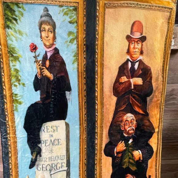 Disneys Haunted Mansion Stretching Room Fleece Blanket 50 X 40 - Picture 4 of 7